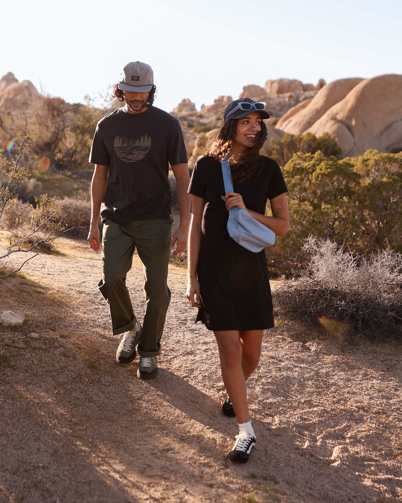 Black-Crew-Neck-Shortsleeve-Dress