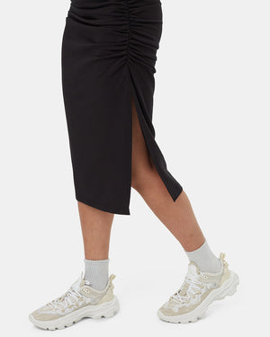 Black-High-Rise-Midi-Fleece-Skirt