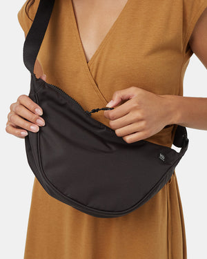 Black-Sustainable-Water-Repellent-Crossbody-Bag