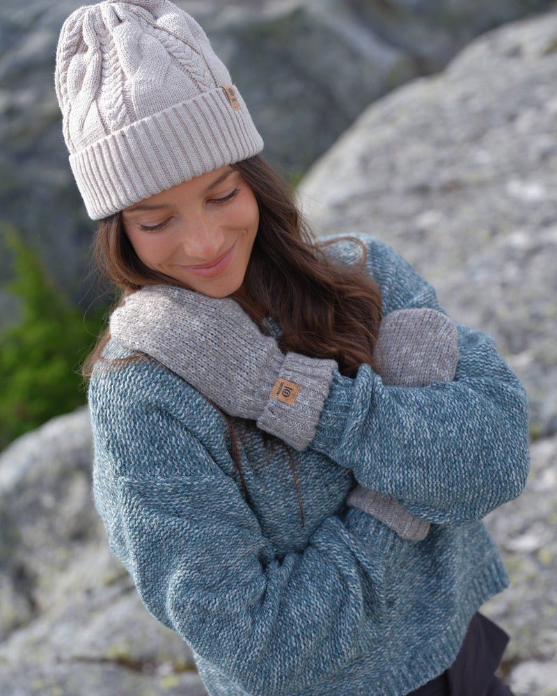 Grey-Fleece-Lined-Knit-Mittens
