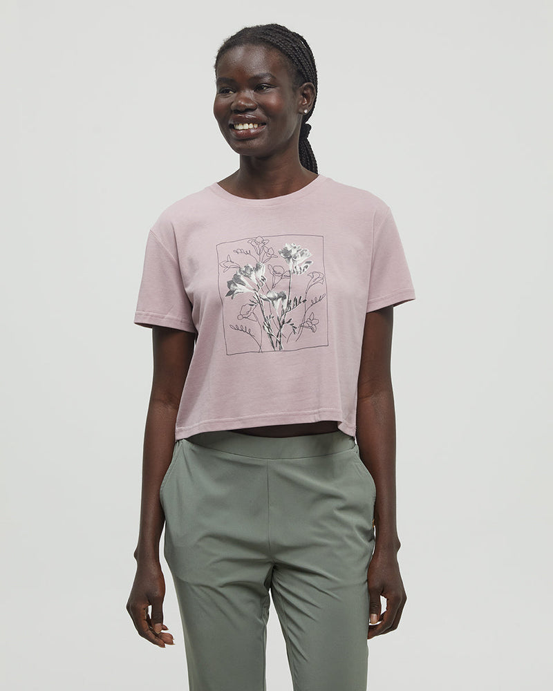Pink-Crew-Neck-Graphic-Cropped-Shortsleeve-T-Shirt
