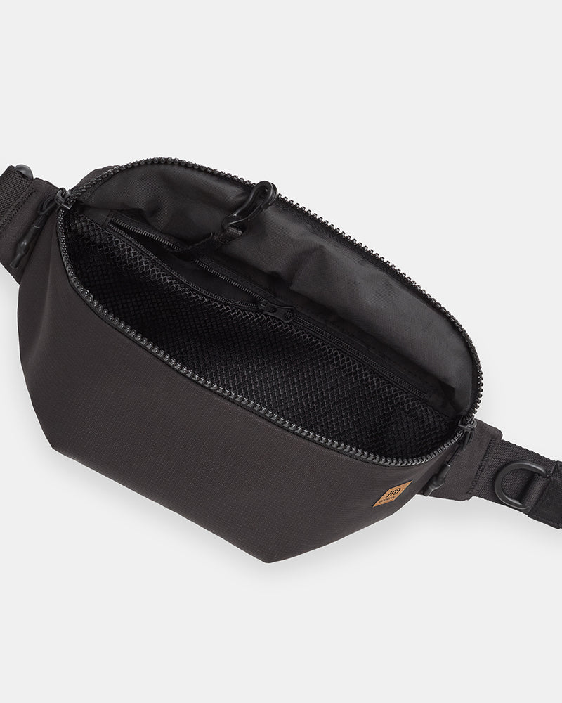 Sustainable_Water_Resistent_Hip_Bag