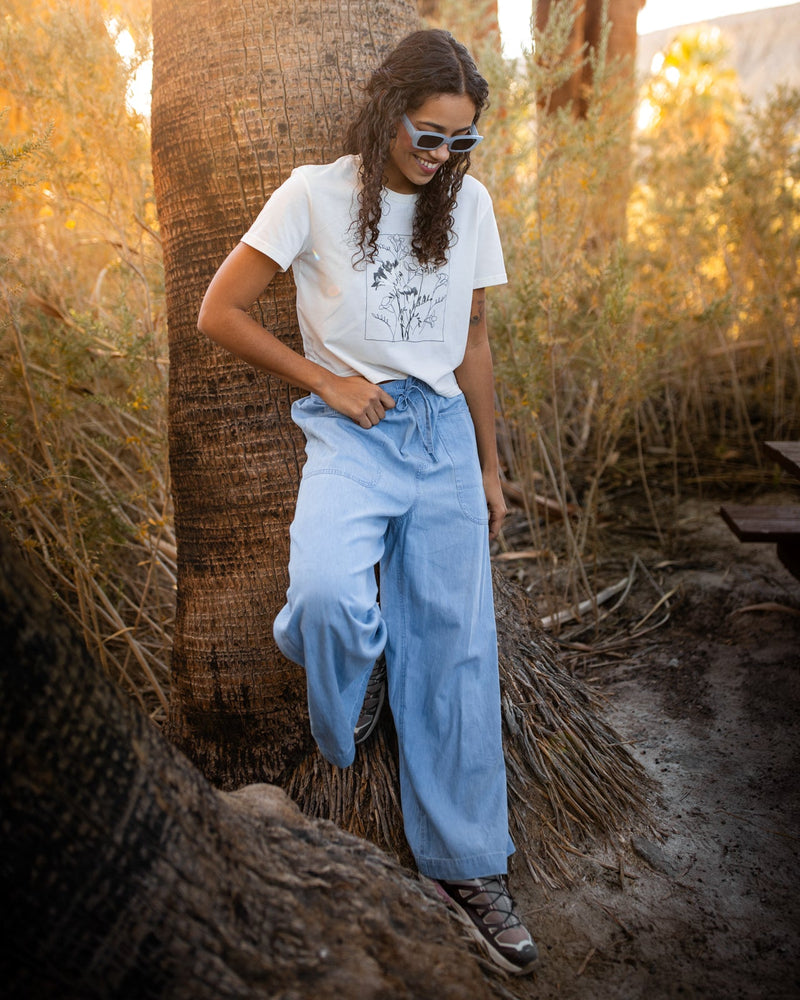 Oatmeal-Crew-Neck-Graphic-Cropped-Shortsleeve-T-Shirt-