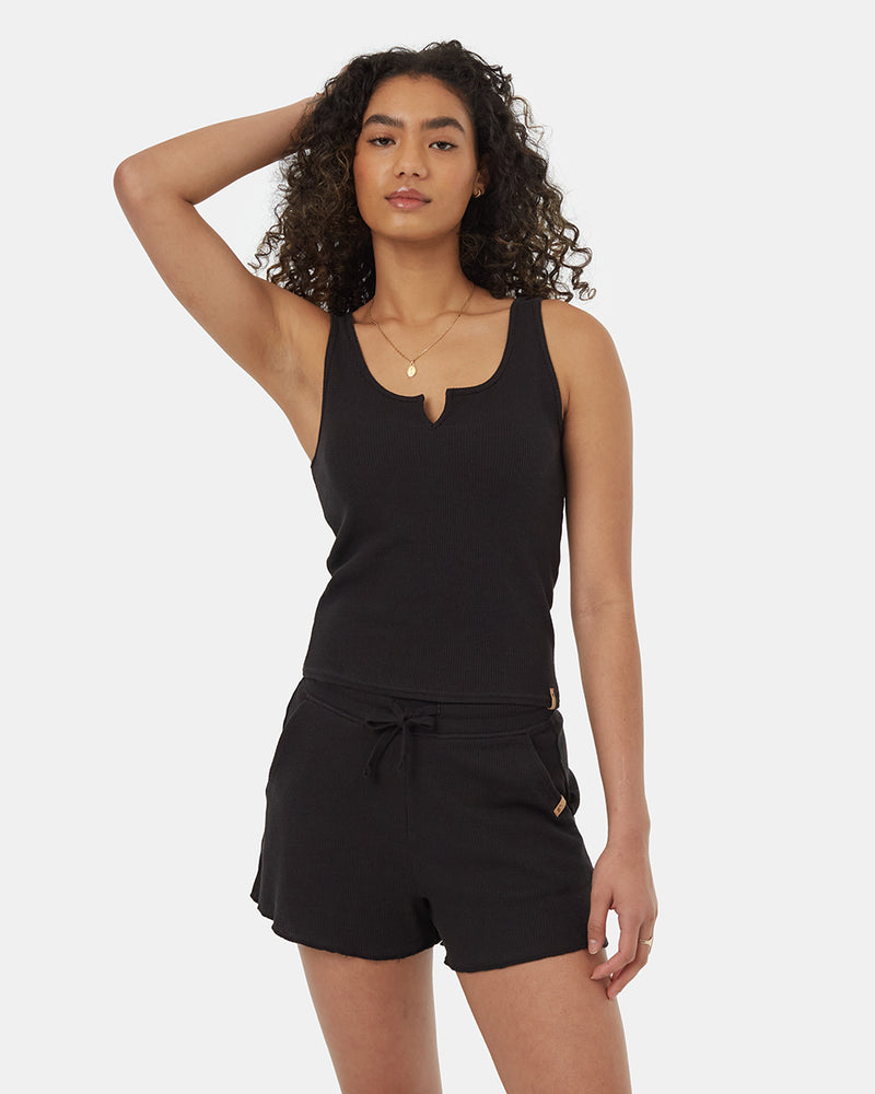 Black-Sleeveless-Slim-Fit-Tank