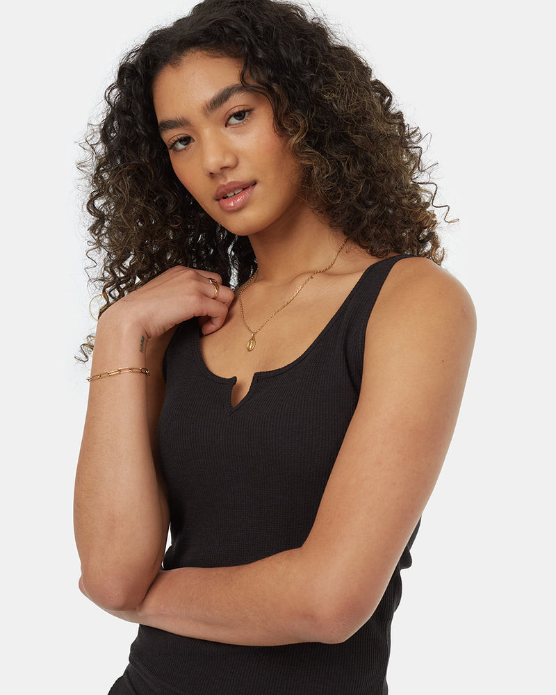 Black-Sleeveless-Slim-Fit-Tank