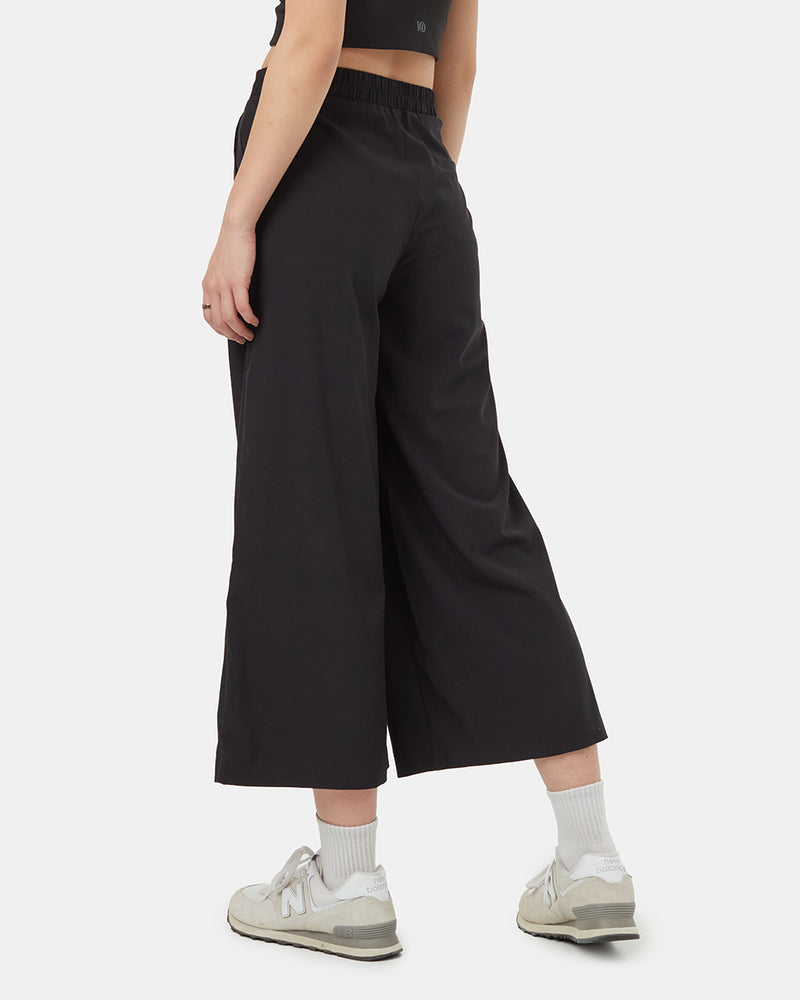 Black-Sustainable-Recycled-Polyester-Cropped-Pant